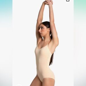 NWT Capezio womens 3565 basic foundation with bra medium